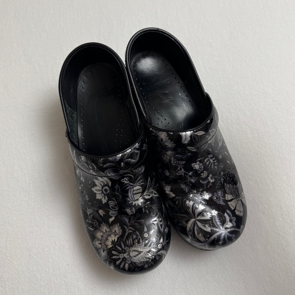 Dansko Black Floral Metallic Print Patent Leather Clogs Size 37 US Size 6.5 - 7 - Picture 5 of 12